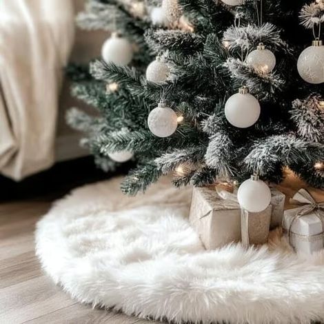 Tapis de Noël en fausse fourrure blanche de 122 cm (48 pouces), motif sapin de Noël, dimensions 78 cm x 78 cm (48 pouces). (1/5)