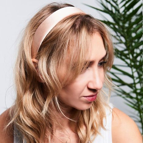 Fascia per capelli liscia in raso color oro giallo (1/5)