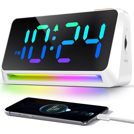 Réveil numérique, Alarm Réveil LED avec écran, Alarme Extra Forte (95 DB) pour Les dormeurs Profonds, réveil de Chevet enfichable, avec veilleuse, Port de Charge USB et luminosité réglable