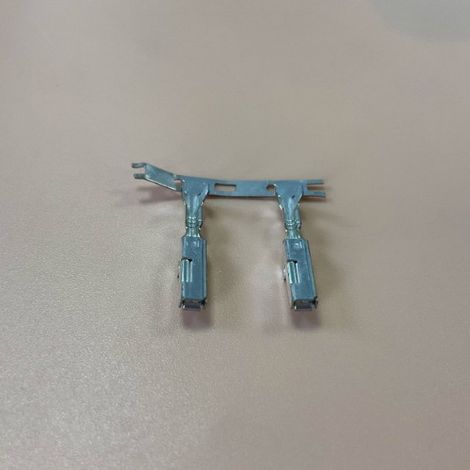 7116-4020 Automotive connectors, plugs, wire harness terminals (1/4)