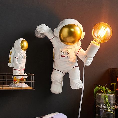 Luminaire mural astronaute blanc luxueux pour chambre, lampe murale cosmonaute design, éclairage décoratif en forme d'astronaute (1/3)