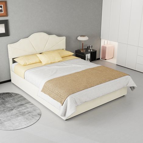 Bett modern 140x200 cm, Stoff beige, Metallgestell, geometrisches Kopfteil mit Ziernägeln und Lattenrost (1/5)