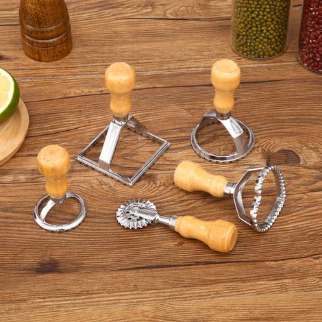 Set di 5 taglia-ravioli con rullo, forma speciale e manico in legno, ideali per preparare spaghetti, lasagne e torte salate. (1/5)