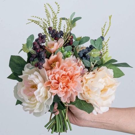 Set di fiori artificiali con peonie, dalie e bacche per bouquet da sposa e decorazioni per la casa (rosa e bianco) per la primavera e le festività. (1/5)