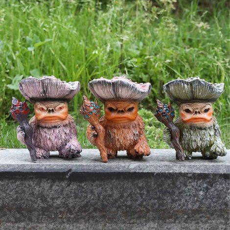 Handgefertigtes Ornament aus Kunstharz, das einen Pilz, einen Elfen, einen Schamanen oder einen Zauberer im gotischen Stil darstellt. (1/5)