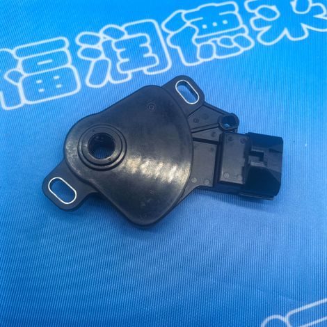 31918-3XV0A is suitable for Nissan Teana T33, Murano Z52 gearbox shift switch, and neutral gear switch. (1/4)
