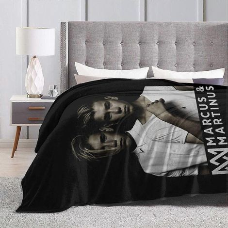 Superweiche, bequeme Decken von Marcus & Martinus. Geeignet für alle Jahreszeiten, leichte, warme Decken, ideal als Sofadecken. Geeignet für Erwachsene und Kinder. (1/5)