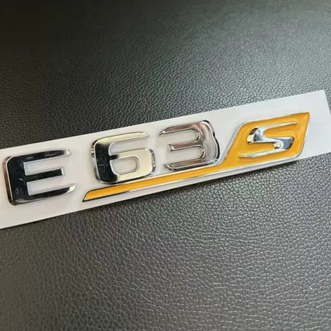 (Jaune chromé E63S) - Convient pour les accessoires Mercedes-Benz E63 E63S W213 : autocollant logo E63 E63S noir en ABS, logo automobile, insigne de bagage, etc. (1/5)