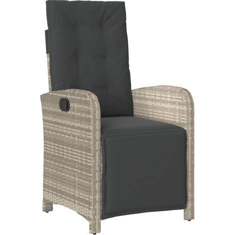 Fauteuil lounge en rotin gris clair avec repose-pieds (1/5)