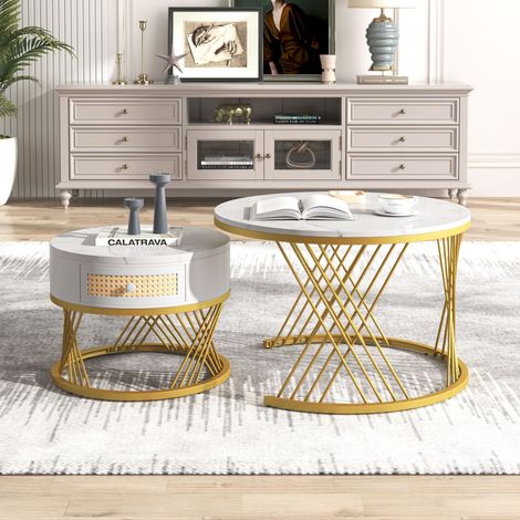 Set di 2 tavolini bassi gigogne rotondi, diametro 70 cm + 50 cm, design effetto marmo, tavolo d'appoggio con cassetti in rattan e piedi in ferro dorato - Bianco