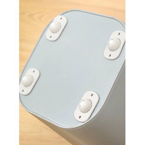 Lot de 4 mini roulettes pivotantes autocollantes en plastique pour le rangement de boîtes en carton (1/4)