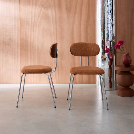 2 chaises décor bois courbé teinté noyer et tissu déperlant terracotta. pieds métal chromé - L 45 x P 55 x H 80cm - Erin (1/5)