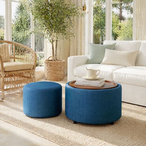 Set di 2 pouf contenitori impilabili rotondi in lino con vassoio in legno 58 cm blu OKWISH (1/5)