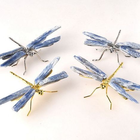 Two specifications: A. Color: As shown in the picture. Material: Blue sapphire crystal stone in the shape of a dragonfly, carefully crafted. (1/5)