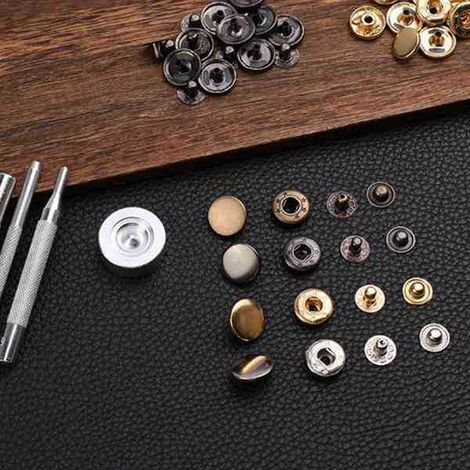 Wie aus dem Bild ersichtlich, sind die Spezifikationen wie folgt: 3-teilig Material: metallisches Kupfer, 5 Farben, vierteiliger Schnappverschlussriemen, 4-teilige Werkzeugtasche mit Lederknöpfen.