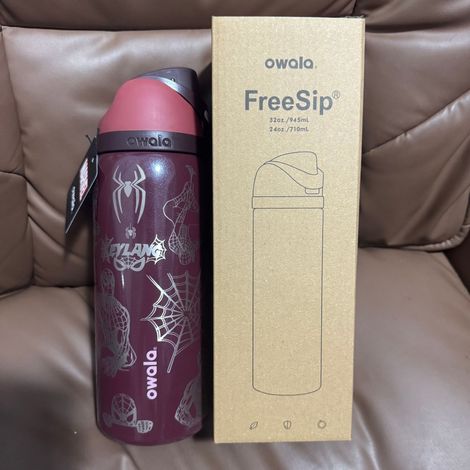 Bouteille d'eau Owal exclusivité Urban Outfitters, avec système d'attache FreeSip Spider-Man