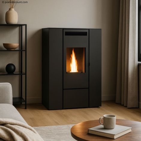 Punto Fuoco – Poêle à granulés étanche slim canalisable 9.9 kW – Volume de chauffe jusqu'à 300 m³ – Sortie des fumées arrière/supérieure – Classe énergétique A+ (1/5)