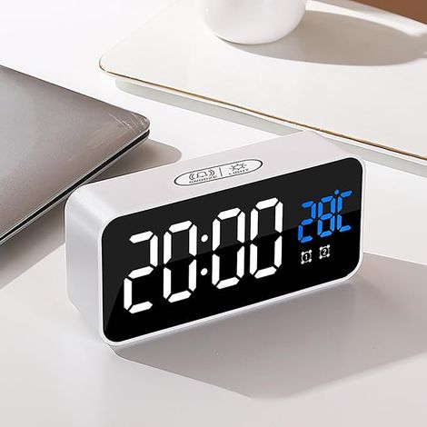 Sveglia digitale a LED, 2 allarmi, porta di ricarica USB, 13 melodie, funzione snooze, sensore sonoro e sensore tattile, visualizzazione della temperatura, 4 livelli di luminosità (bianca) (1/5)