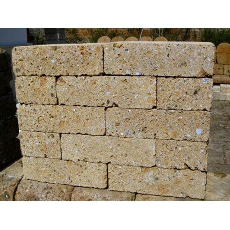 Tufo antico facciavista, taglio diamantato, blocchi 37x25x11 cm (n.63 pezzi)