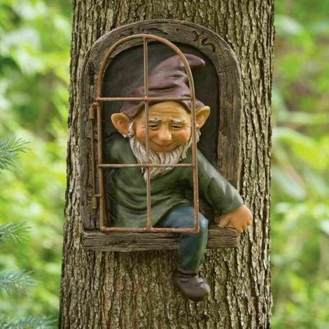 Lutin Sortant de la Porte Nain de Jardin en Résine Statue de Jardin, Figurine de Nain Suspendu pour Arbre Décoration de Visages d'Arbre Décoration Extérieure pour Patio Pelouse (Hommes) (1/5)