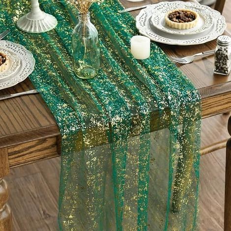 Chemin de table en gaze verte et dorée de 80 cm (26 pieds), orné de paillettes métalliques et de détails transparents. Décoration idéale pour un dîner, un mariage, un anniversaire, une fête ou un anni (1/5)