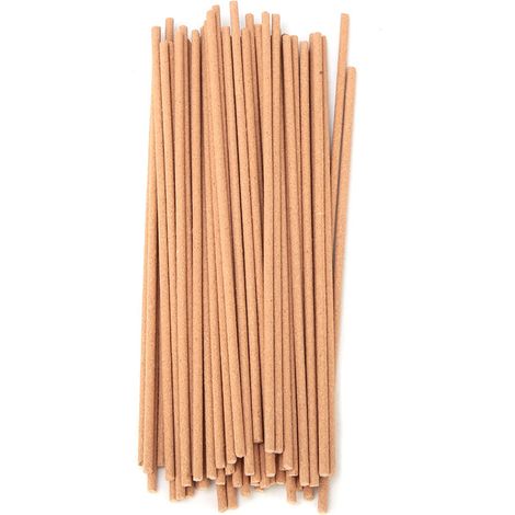 Une boîte de bâtonnets d'aromathérapie naturels pour rafraîchir l'air intérieur (bois de santal). (1/2)