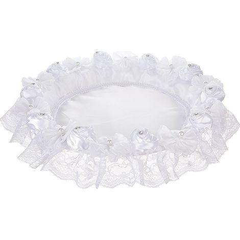 Rundes Tablett mit weißen Rosen verziert. Runde Aufbewahrungsschale für Brautschmuck mit Spitzenbesatz und handgefertigtem, rosenförmigem Schmuckhalter. (1/3)