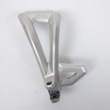 [PRODUIT D'OCCASION] Platine de repose pied passager gauche origine pour moto Triumph (1/2)
