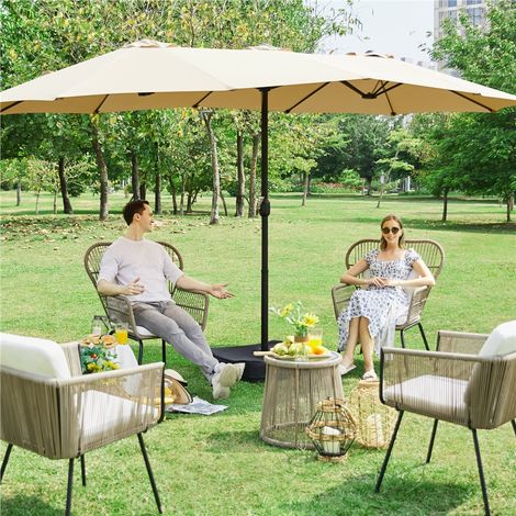 Yaheetech Parasol de Jardin Double Extérieur avec Base et Manivelle Sac de Rangement Parasol Triple Tête Terrasse Jardin Bord de la Mer Bistro 385 × 240 × 245 cm Marron Clair (1/5)
