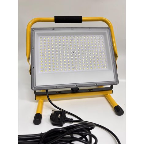 Projecteur de chantier LED 220 W 22000 lm Lampe de travail IP66 étanche 6500 K Lumière du jour Blanc Ra80+ avec câble d'alimentation de 5 m, interrupteur étanche, trépied et poignée de transport