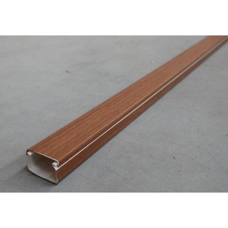 Moulure 40x16mm finition bois Noyer – Couvercle avec fixation adhésive – Vendu au mètre linéaire – Pour bois dur – Protec