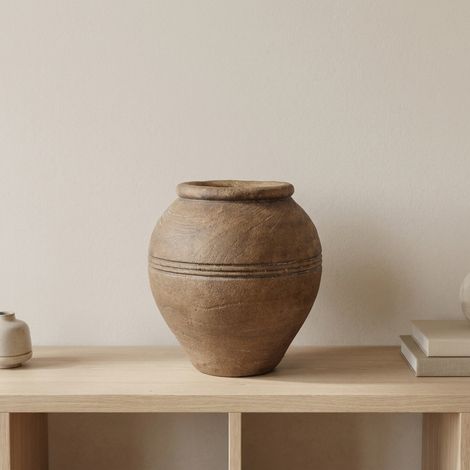 Decorative Sable Finish Display Vase (1/2)