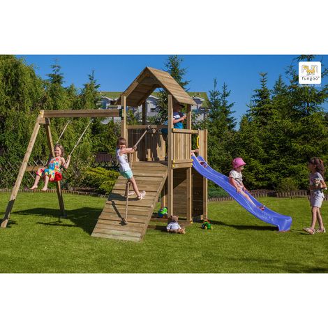 Fungoo Spielturm "Carol 3", natur, mit Rutsche, Schaukel, Kletterwand, Rampe und Holzdach (1/5)