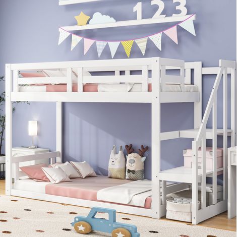 Kinder-Etagenbett 90x200 cm aus Massivholz weiß, niedrig, mit Sicherheitstreppe und Lattenrost (1/5)