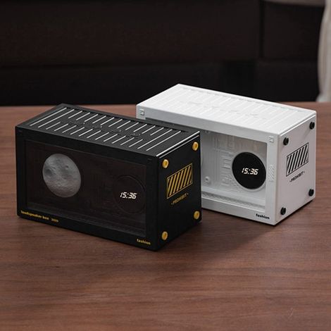 Disponible en une seule couleur : noir. Matériaux : PC, PP et ABS. Nouvelle horloge de chevet Bluetooth tendance sur le thème des planètes.