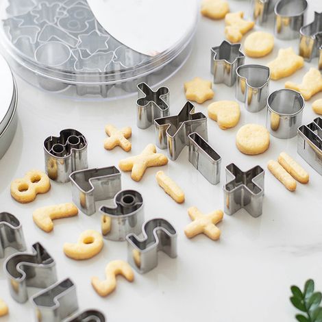 Ensemble de 26 emporte-pièces ronds en acier inoxydable pour biscuits numériques, idéal pour la confection de biscuits maison. (1/5)