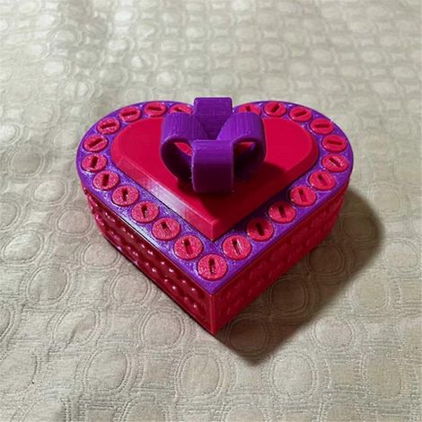 3D-gedruckte herzförmige Geschenkbox – Valentinstagsgeschenk – Aufbewahrungsbox für Ringe und Halsketten – Gold und Rot (1/5)