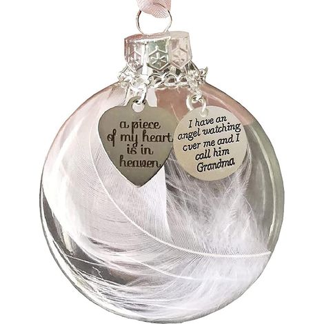 Boule de Noël à plumes d'ange avec inscription "Un morceau de mon cœur est au paradis", décoration à suspendre pour sapin, fenêtre ou porte, pièce unique pour fêtes de fin d'année (1/5)