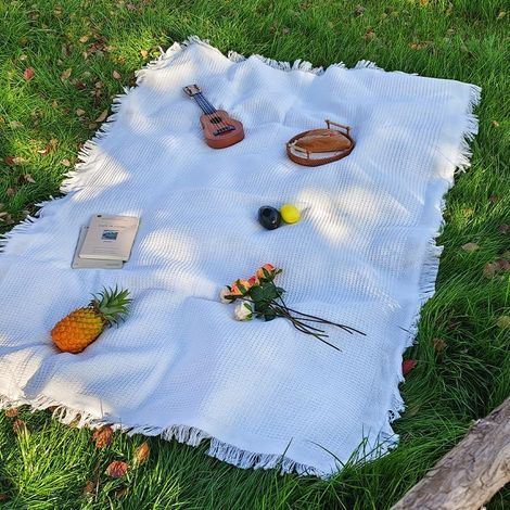 Große weiße Picknickterrasse 178 x 178 cm - Dreilagig, wasserdicht und faltbar, ideal für Familien, Paare und Hochzeiten. (1/5)