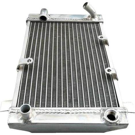 Radiador de aluminio, construcción duradera, mayor eficiencia de refrigeración, soldadura TIG de precisión. (1/5)