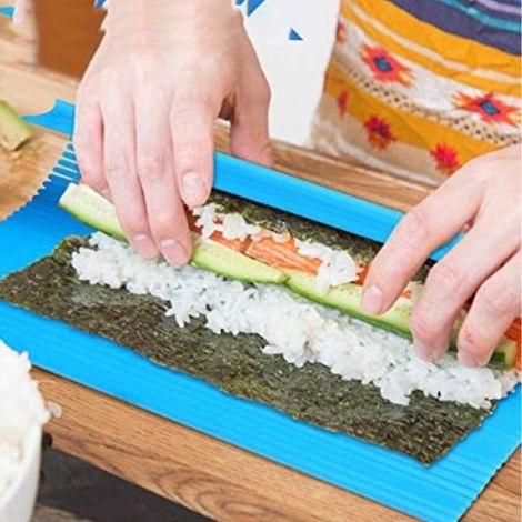 Hausgemachtes Sushi-Rollen-Set (3-teilig): Reisrolle, Sushi-Rollwerkzeug, Sushi-Blatt (1/5)