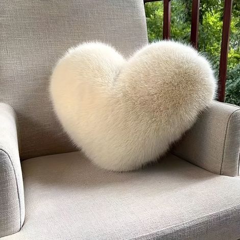 Adorabile cuscino decorativo a forma di cuore in peluche, 3545 cm, in morbido materiale senza pelucchi, per divani e letti, con imbottitura interna e cerniera removibile, colore bianco. (1/4)