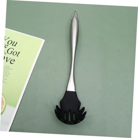Stampo per pasta in silicone flessibile e adatto al contatto con gli alimenti. (1/3)
