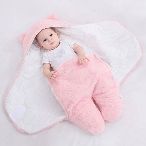 Couverture d'emmaillotage pour bébé en velours de coton rose - Nid d'ange à capuche pour nouveau-né (0-3 mois) (1/4)
