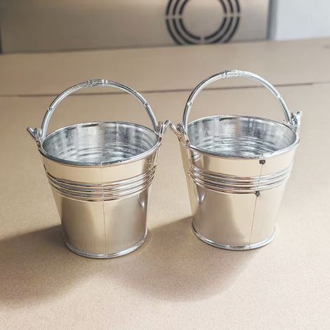 Raccord de trop-plein pour lavabo rond. Diamètre extérieur 3 cm, diamètre intérieur 2 cm, hauteur 1,6 cm. (1/4)