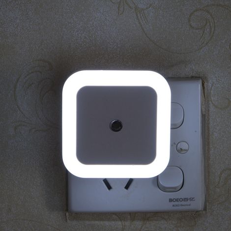 Lampe LED à détection lumineuse, veilleuse carrée norme européenne, lumière de nuit pour couloir, escalier, chambre enfant, allaitement, chevet, 110V-220V blanc. (1/4)