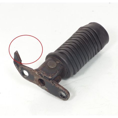 [PRODUIT D'OCCASION] Platine de repose pied pilote droit origine pour moto Honda 125 (1/2)