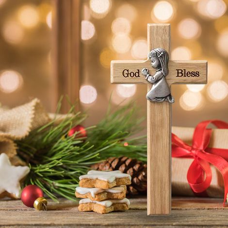Croix en bois représentant un petit garçon en prière - Croix de bénédiction en bois - Décoration de Noël - Cadeaux artisanaux pour nouveau-nés ou enfants (1/5)
