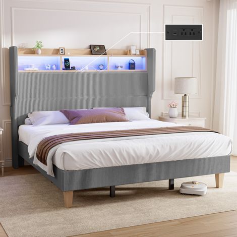 Lit 140x190 cm Patbrela - Cadre de lit tête haute 130 cm avec LED RGB réglable, station de charge, velours côtelé, étagère, GRIS (1/5)