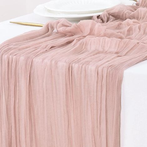 Chemin de table bohème rustique rose poudré de 3 m en mousseline, idéal pour une décoration automnale de mariage ou de fête prénuptiale. (1/4)
